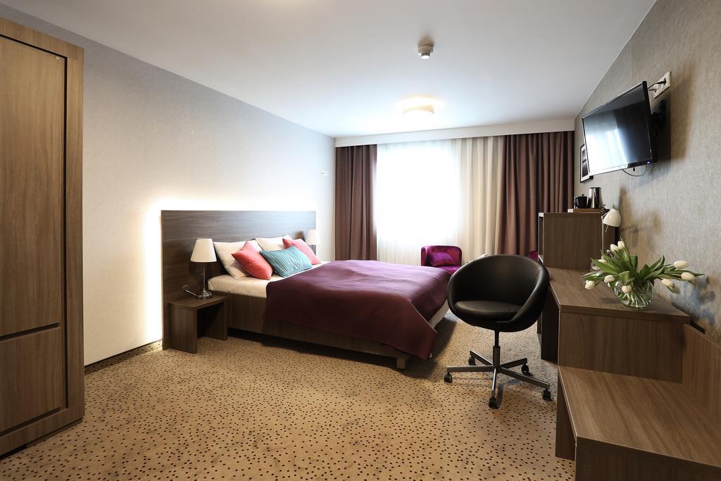 Hotel Porto Радомско Екстериор снимка